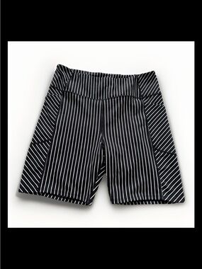 Victorias Secret On Point Flow Black & White Striped Athletic Bike Shorts Sz 16